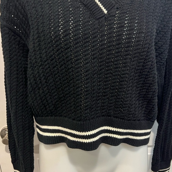 Tuckernuck Irene v neck black with white trim cotton crop sweater Medium - Picture 5 of 9